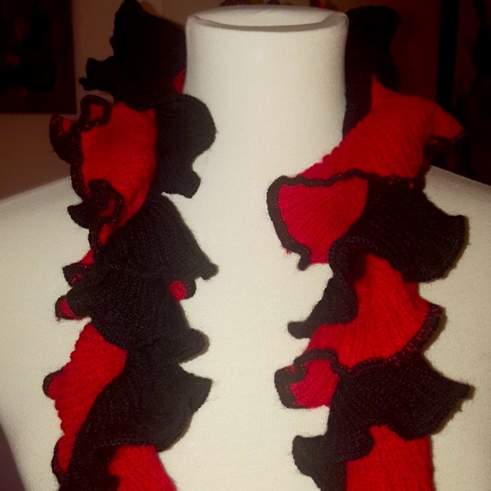 Knitted Ruffle Scarf - Picture 6 of 7